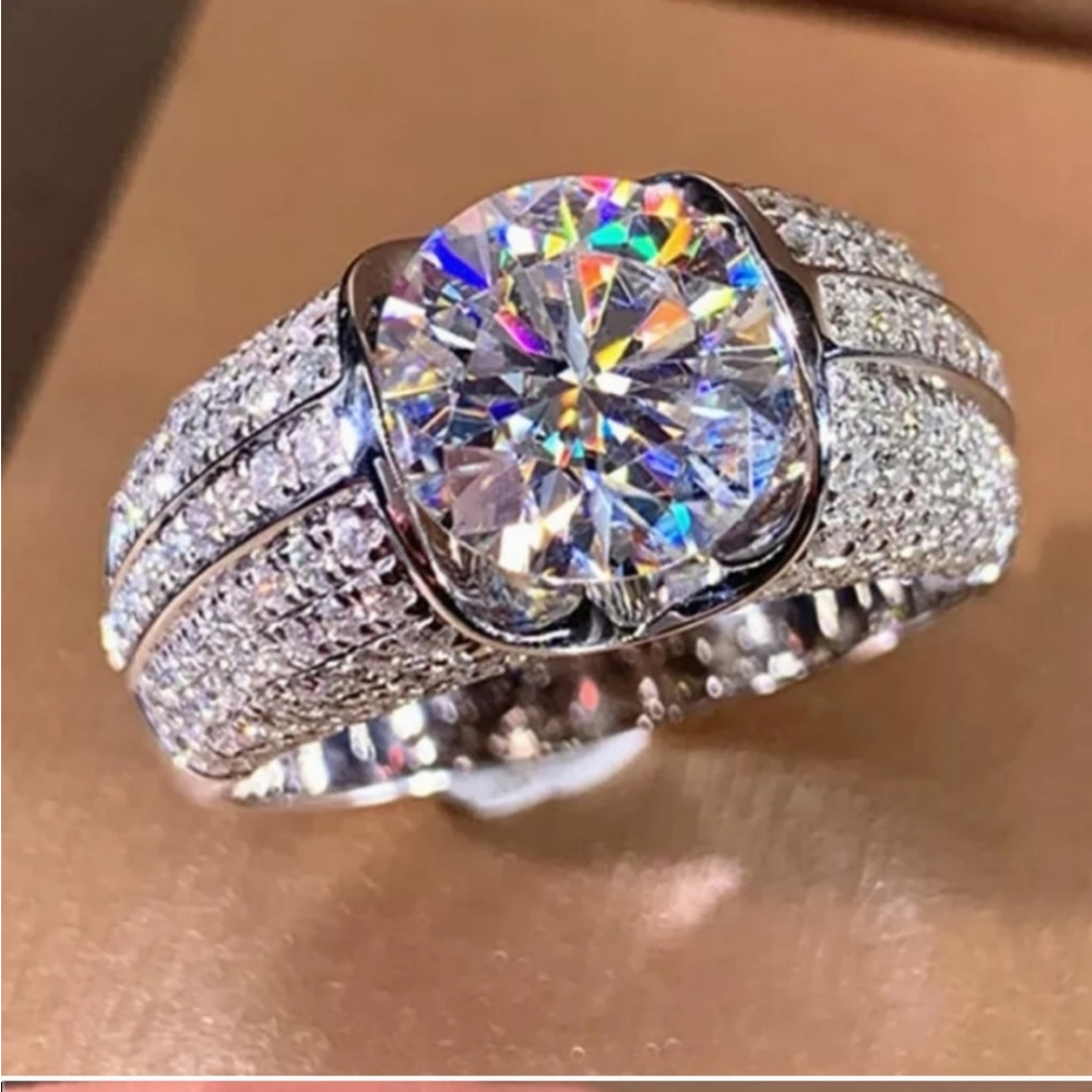 NEW💍18K WHITE GOLD DIAMOND HALO RING